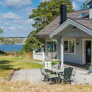 Apartment Elegant With Stunning Sea View And Garden, Stockholm